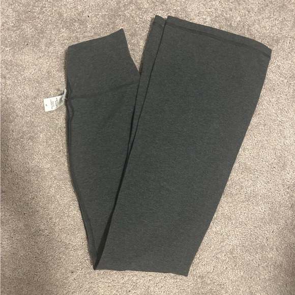 BNWT TNA LEGGINGS FLARE SIZE SMALL - Picture 3 of 3